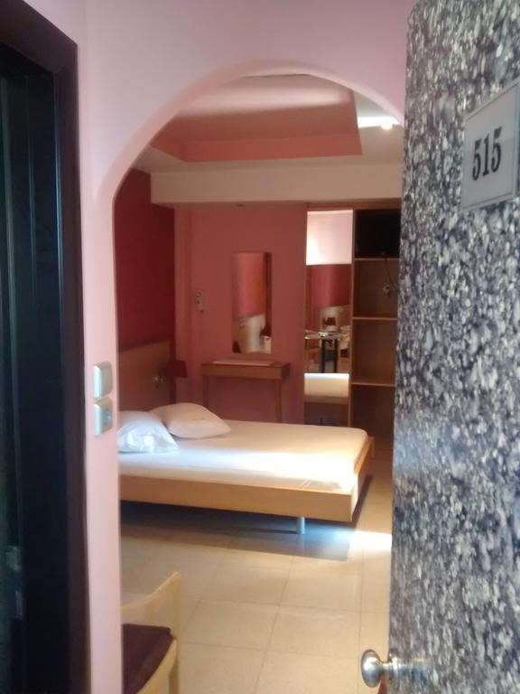 Hotel Niki Pire Oda fotoğraf